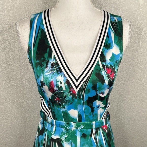 Jealous Tomato Floral Blue & Green V-Neck Cut Out Mini Dress Size Small - Picture 2 of 7
